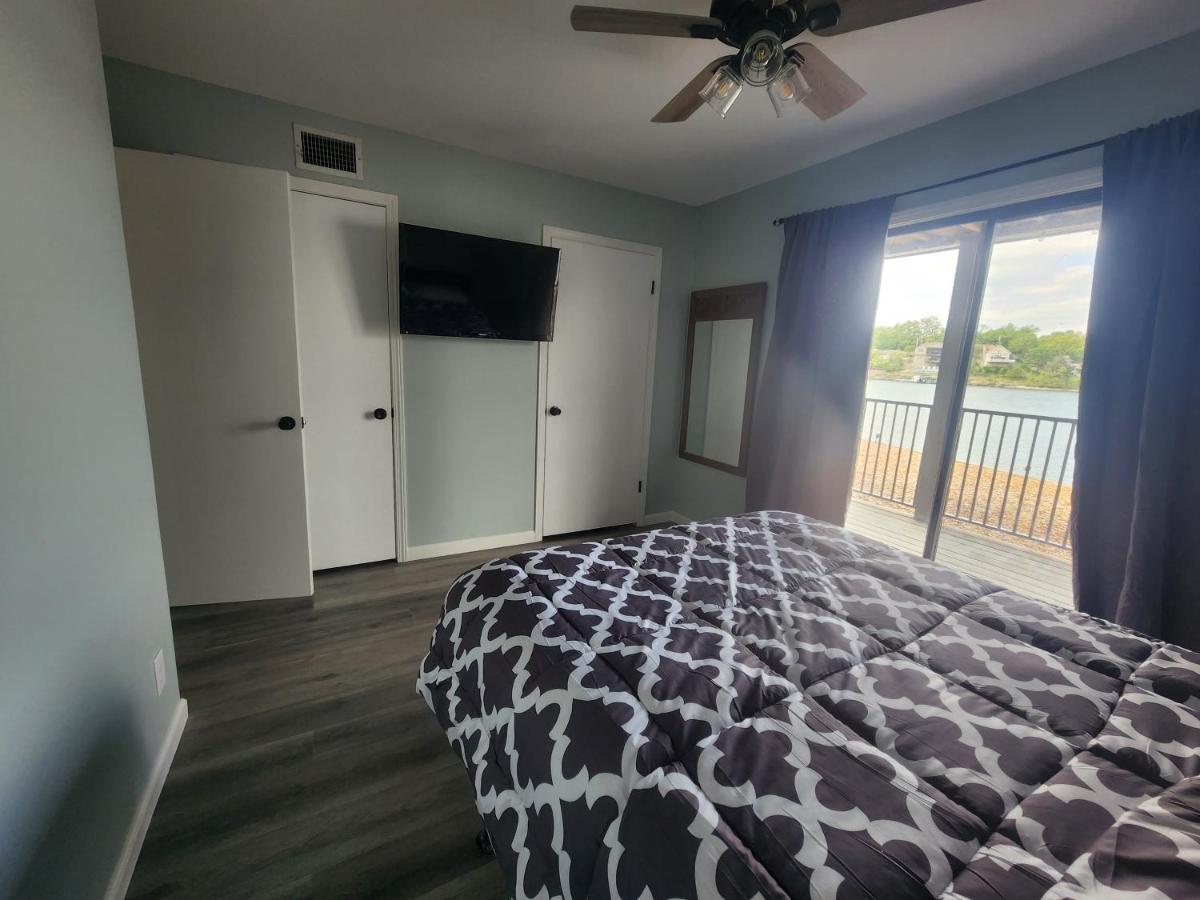 Lakefront Condo With A View Osage Beach Exteriör bild