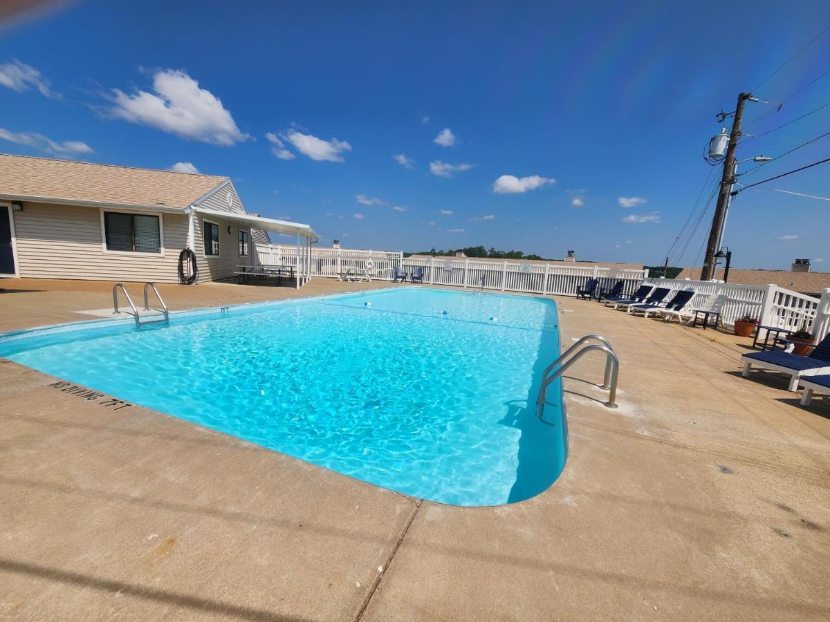 Lakefront Condo With A View Osage Beach Exteriör bild