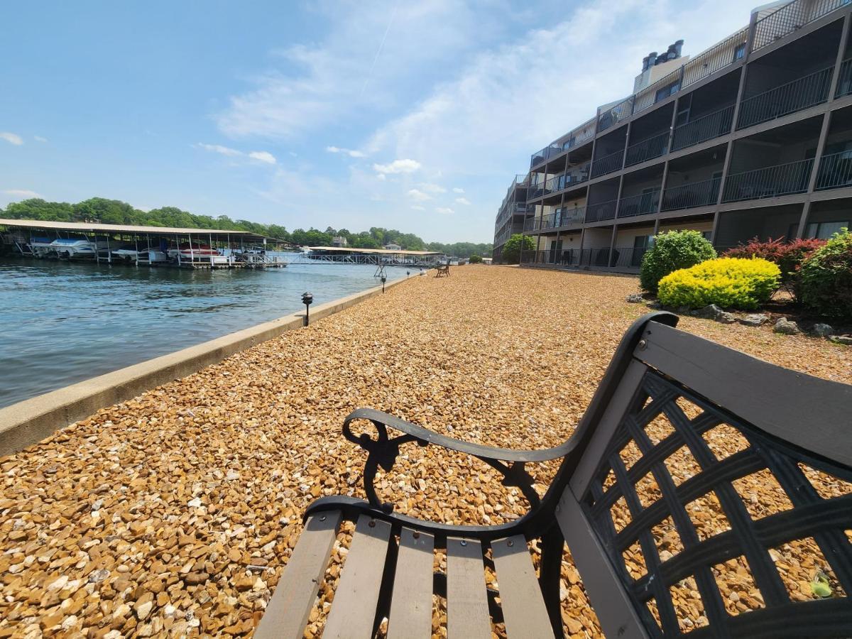 Lakefront Condo With A View Osage Beach Exteriör bild