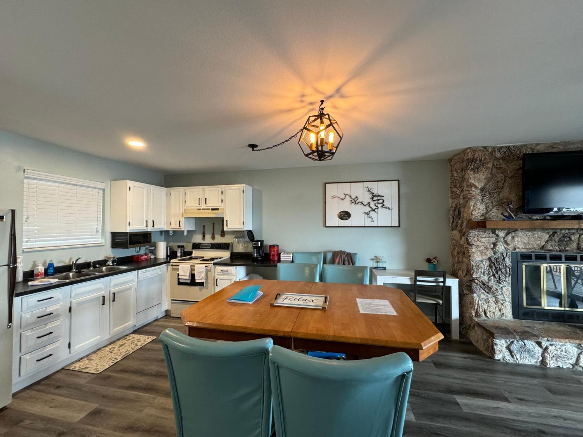 Lakefront Condo With A View Osage Beach Exteriör bild