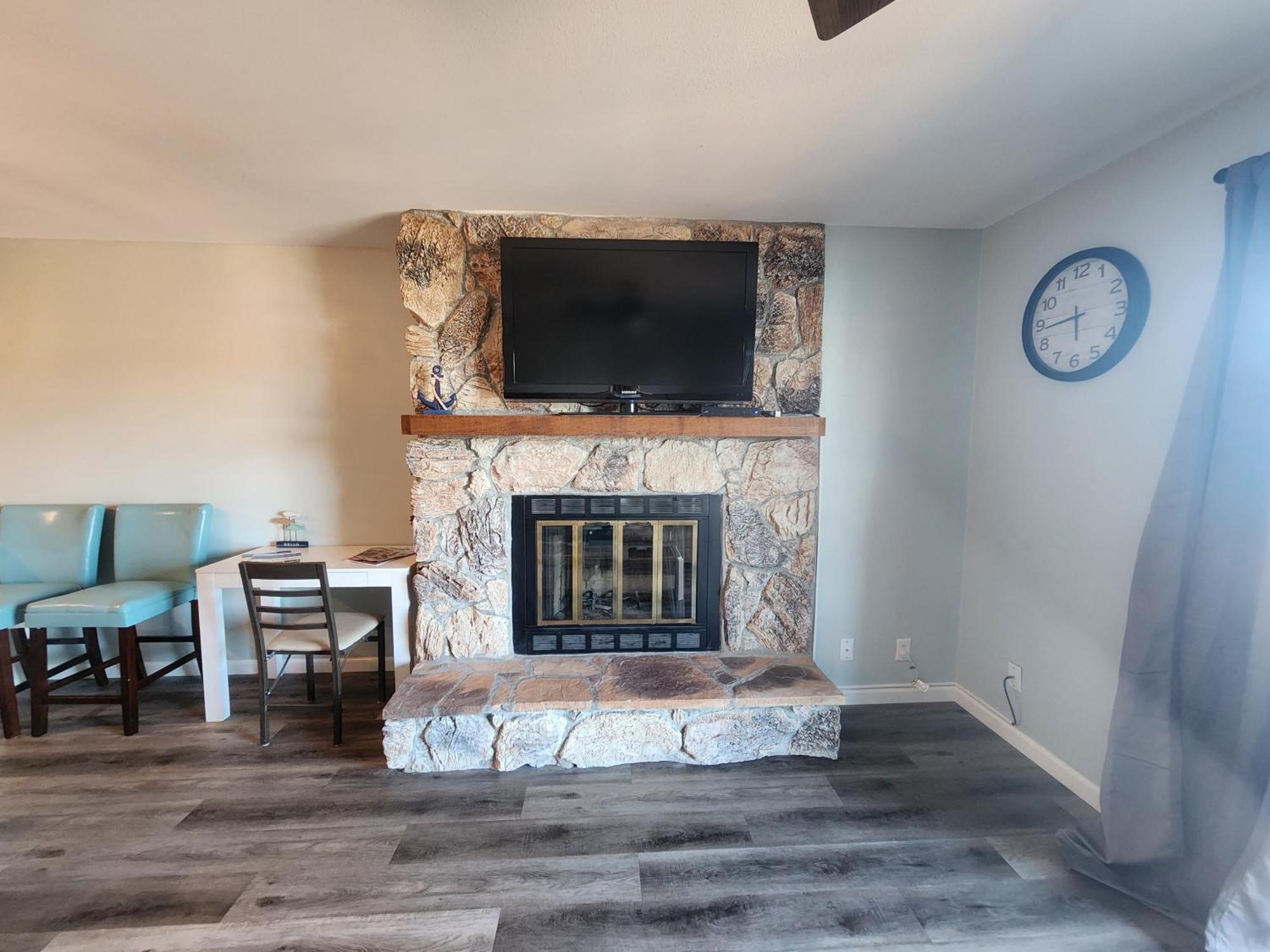 Lakefront Condo With A View Osage Beach Exteriör bild