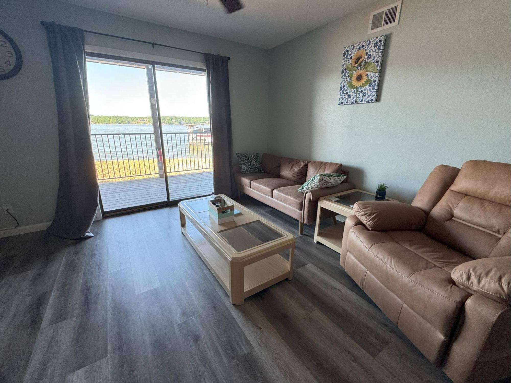 Lakefront Condo With A View Osage Beach Exteriör bild